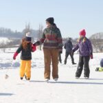 Zimní sportování na zamrzlém Kačáku
