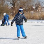 Zimní sportování na zamrzlém Kačáku