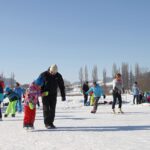 Zimní sportování na zamrzlém Kačáku