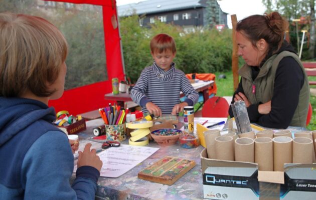 Benefiční festival Zahrada nabídl hudbu, divadlo i tvůrčí dílny