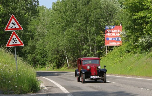 FOTO: Studenecká míle aneb Když silnice brázdí staré dobré stroje