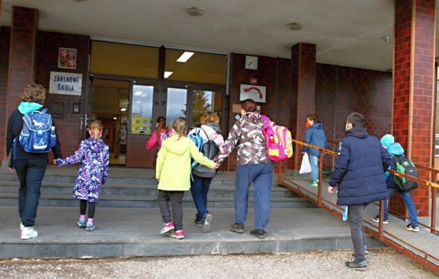 V hradeckém kraji se zapojilo do stávky různou formou přes 70 procent škol