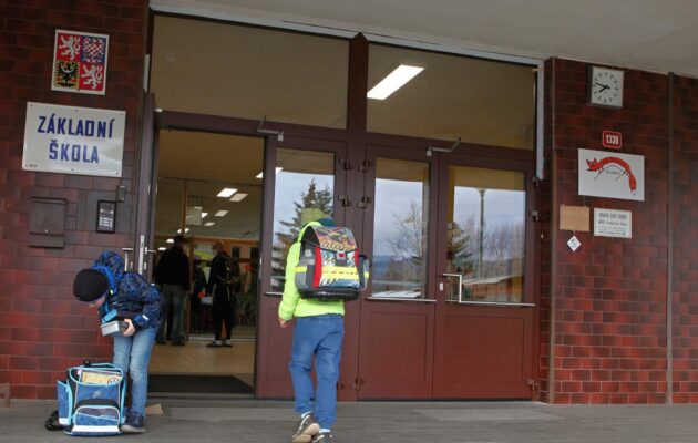 Stávka ve Vrchlabí: Které školy zůstanou v pondělí 27. listopadu zavřené?