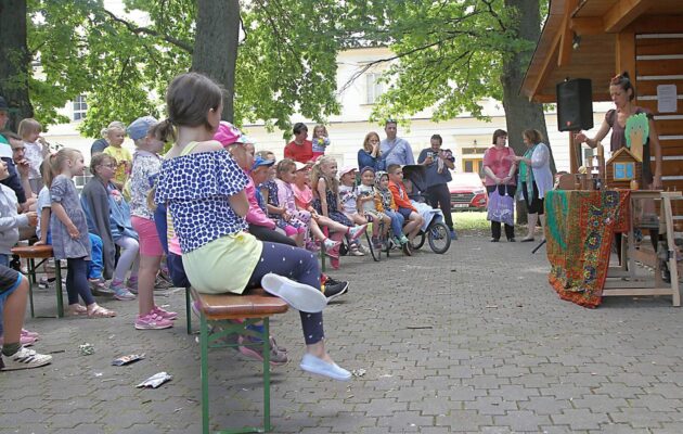 Jarmark pohádek nabídl divadla i koncert v rytmu country