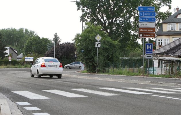 FOTO: Rekonstrukce skončila, ulice Komenského je opět průjezdná