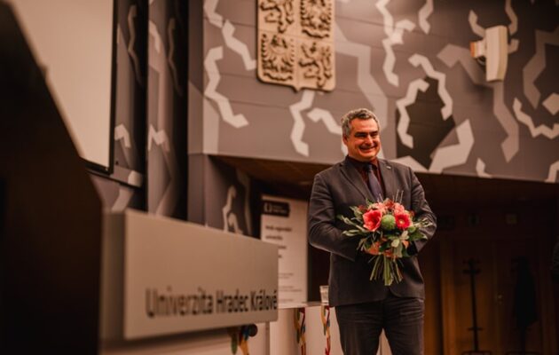 Rektorem Univerzity Hradec Králové byl zvolen fyzik Jan Kříž