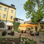 Hotel Labuť dnes s novými provozovateli naplno obnovil provoz