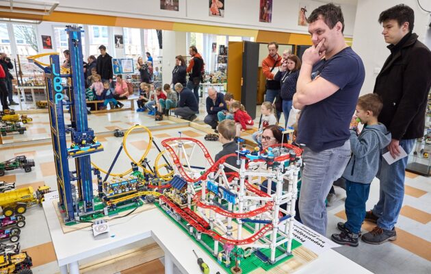 FOTO: Na Frimlovce stojí Eiffelovka a další stovky modelů z Lega