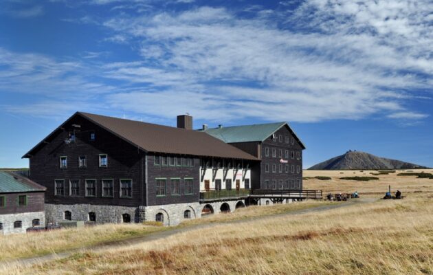 Od pastvy po turistiku, od pekárny k pivovaru. Luční bouda slaví 400 let