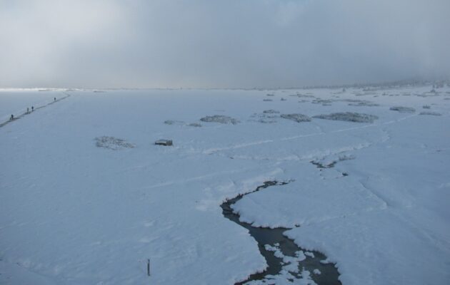 V Krkonoších napadlo 15 centimetrů sněhu, vítr zastavil lanovku na Sněžku