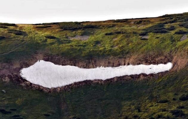Na sněhovém poli Mapa republiky je okolo osmi metrů sněhu