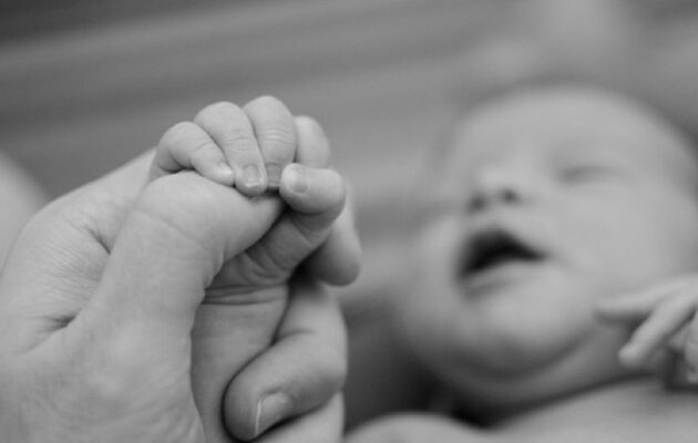 Prvním dítětem roku 2024 v hradeckém kraji Maxmilián narozený v Trutnově