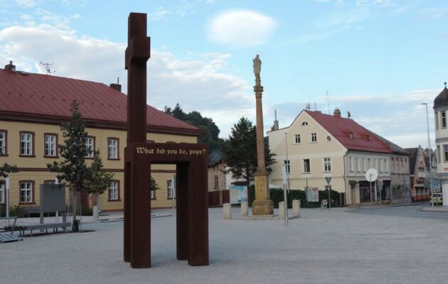 Sochy Antonína Kašpara ve Vrchlabí