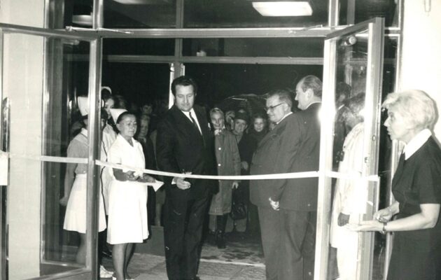 Hlavní budova nemocnice slouží horalům i návštěvníkům Krkonoš již 50 let