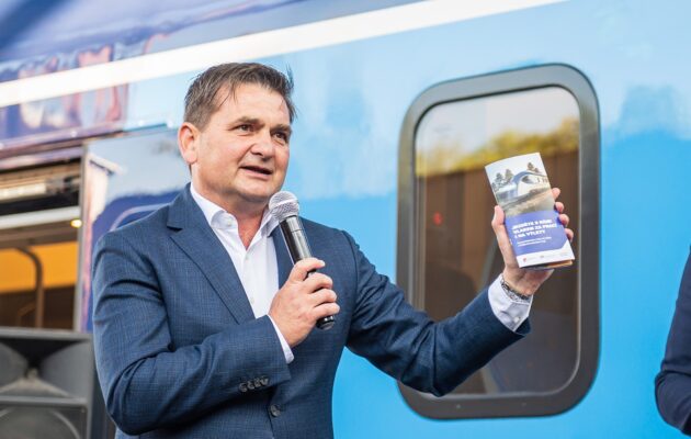Nový vlak je komfortní a hlavně se hodí na naše tratě, vysvětluje hejtman