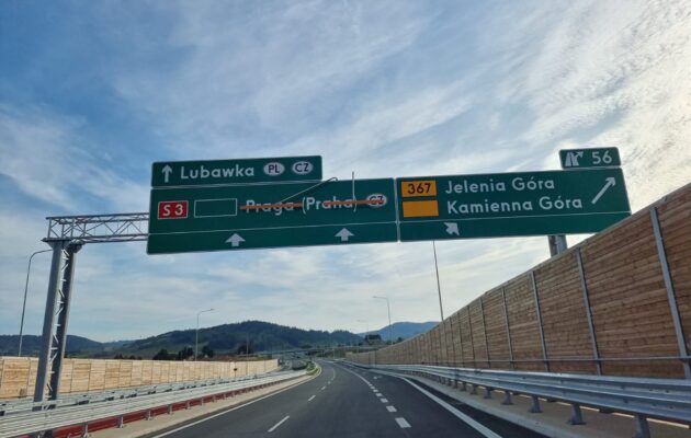 Poláci otevřeli další úsek dálnice, řidiči ho ale nemůžou využít celý