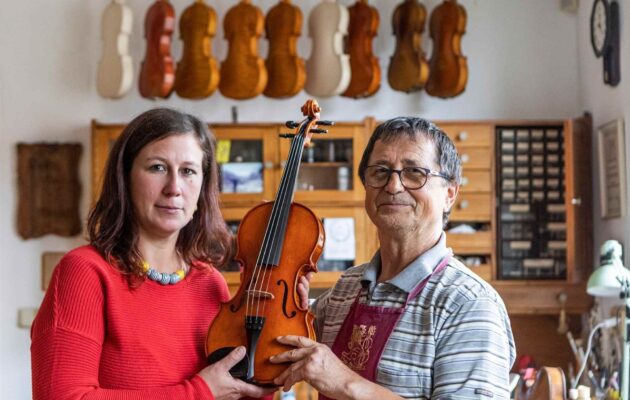 K jubileu houslařů vyšla kniha 100 let ateliéru Pilař v Hradci Králové