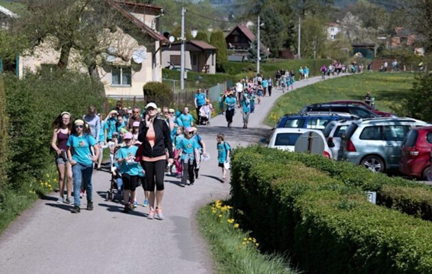 Turisté a cyklisté, malí i velcí. Pochod Babička je pro každého