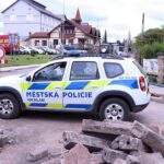 Městská policie kontroluje dodržování omezení vjezdu v Komenského ulici