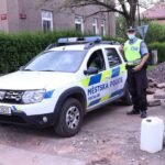 Městská policie kontroluje dodržování omezení vjezdu v Komenského ulici