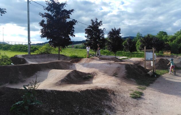 FOTO: Medvědí Pumptrack denně láká nejen malé bikery