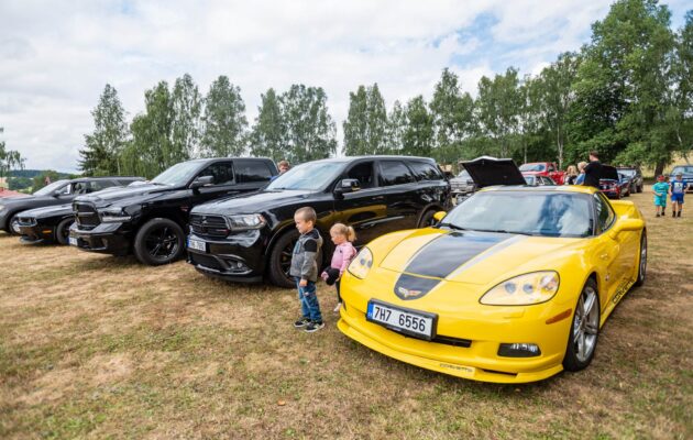 Legendární americké bouráky obsadí fotbalové hřiště ve Starém Rokytníku