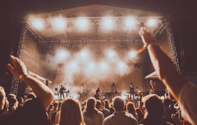 Laibach s provokativní světelnou show, The Rumjacks roztancovali Bojiště