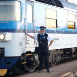 Vlakvedoucí a průvodčí Phan Anh Tran