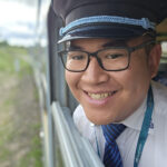 Vlakvedoucí a průvodčí Phan Anh Tran