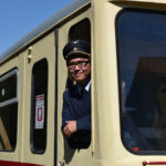 Vlakvedoucí a průvodčí Phan Anh Tran