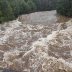 FOTO: Na Vrchlabí a okolní obce útočí rozvodněné Labe živené trvalým deštěm