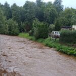 FOTO: Na Vrchlabí a okolní obce útočí rozvodněné Labe živené trvalým deštěm