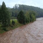 FOTO: Na Vrchlabí a okolní obce útočí rozvodněné Labe živené trvalým deštěm