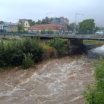 FOTO: Na Vrchlabí a okolní obce útočí rozvodněné Labe živené trvalým deštěm