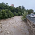 FOTO: Na Vrchlabí a okolní obce útočí rozvodněné Labe živené trvalým deštěm