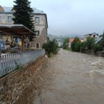 FOTO: Na Vrchlabí a okolní obce útočí rozvodněné Labe živené trvalým deštěm