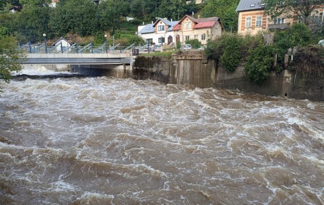FOTO: Zkrotlý živel. Hladina Labe na průtoku městem začala postupně klesat