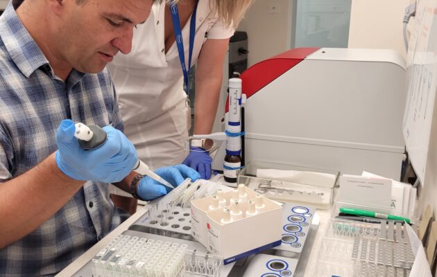 Návštěva v laboratoři vrchlabské nemocnice