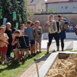 FOTO: Školní družina má nové pískoviště a hřiště pro street hokej