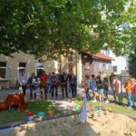 FOTO: Školní družina má nové pískoviště a hřiště pro street hokej