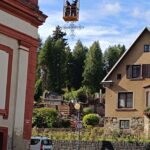 FOTO: Z věže klášterního kostela demontovali kříž, celá věž projde opravou