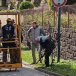 FOTO: Z věže klášterního kostela demontovali kříž, celá věž projde opravou