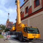 FOTO: Z věže klášterního kostela demontovali kříž, celá věž projde opravou