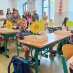 FOTO: Poprvé ve škole. Prvňákům přišel popřát mnoho zdaru i starosta