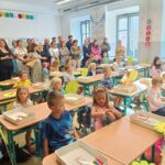 FOTO: Poprvé ve škole. Prvňákům přišel popřát mnoho zdaru i starosta