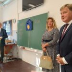 FOTO: Poprvé ve škole. Prvňákům přišel popřát mnoho zdaru i starosta