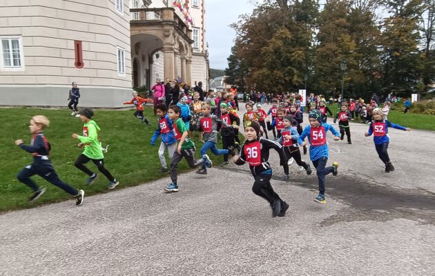 FOTO: Předškoláci a žáci změřili své síly v tradičním běhu v zámeckém parku