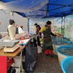 Prodej vánočních kaprů ve Vrchlabí