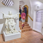 Třiatřicet umělců vytvořilo po svém ikonickou Madonu