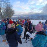 Zpívání koled u kapličky